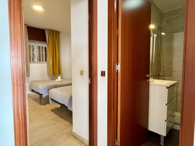 APARTAMENTO VACACIONAL, PRIMERA LÍNEA DE PLAYA VFT/MA/59241 / NRUA: ESFCTU0000290390001575010000000000000000VUT/MA/592416 — 16