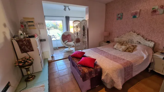 Chalet de 71 m2 con terraza y piscina a muy pocos metros de la playa — 8
