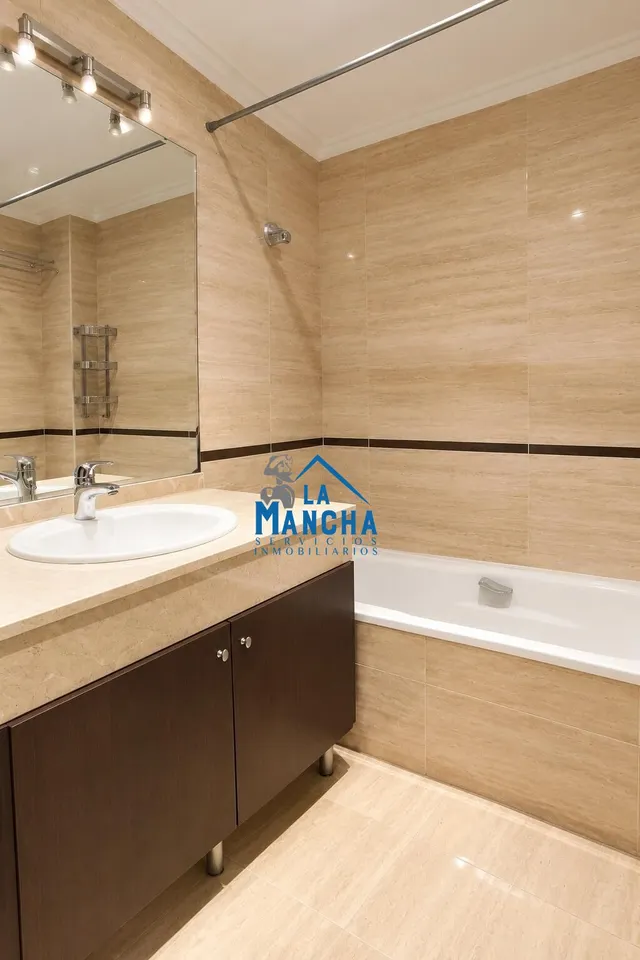*950€ al mes* inmobiliaria la mancha alquila piso facultad de medicina de Albacete — 13