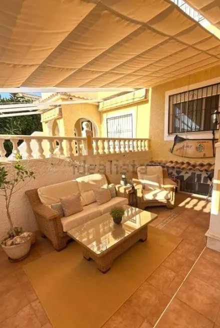 Bungalow Aurora reformado con sótano, solárium y piscina – Ubicación premium junto al mar, Monte y Mar, Gran Alacant — 3