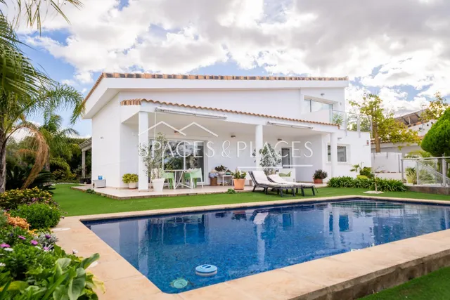 Casa exclusiva con piscina en la Urbanización Torre en Conil - foto 2