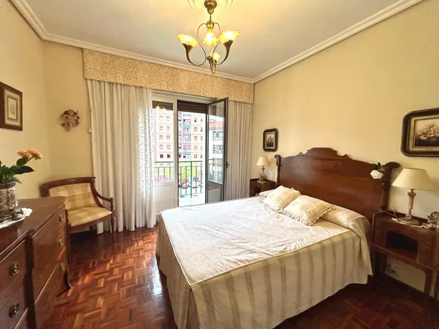 Piso amplio y luminoso con 3 habitaciones y grandes balcones en San Juan — 14
