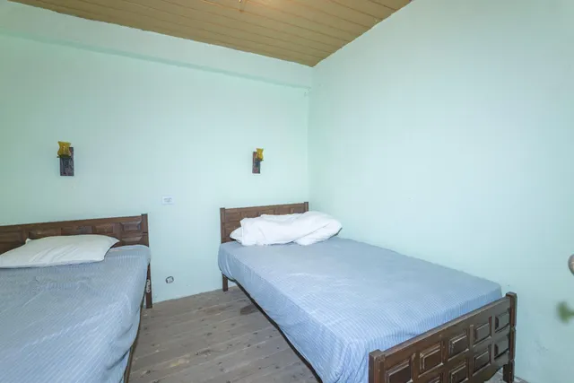 Casona montañesa y cuadra de piedra — 24