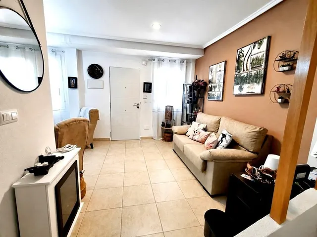 Disfrute del Sol en su Oasis Privado: Adosado en Torrevieja — 5
