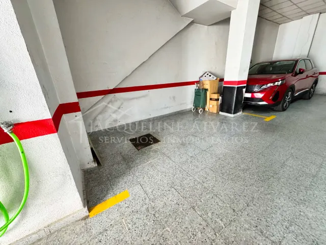 Plaza de garaje para coche pequeño o moto - 8metros, puerta  - foto 2