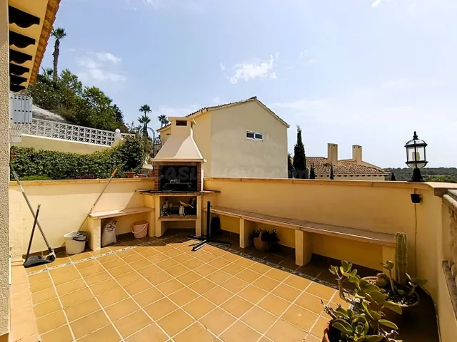 ¡Gran Oportunidad! Villa de Ensueño a Solo 635.000 € en Orihuela Costa — 39