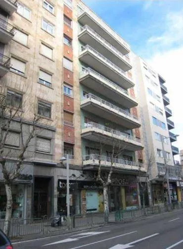 Urbis te ofrece una Oportunidad para  inversores, local AV MIrat, Salamanca.