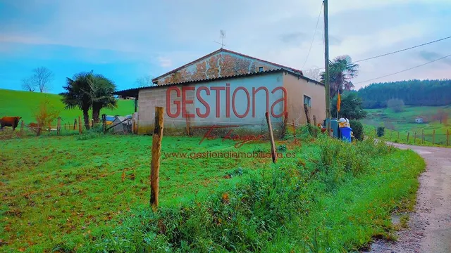 CASA DE PIEDRA CON AMPLIA PARCELA. ESCOBEDO DE VILLAFUFRE. — 34