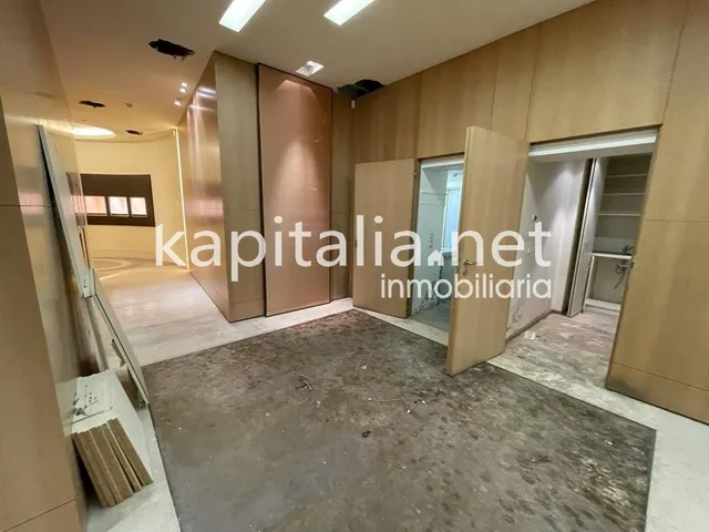 Local comercial en alquiler en el centro en Valencia (Valencia) — 26