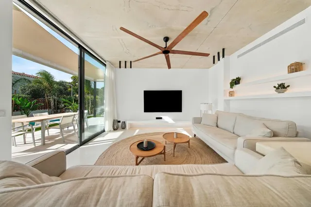 Exclusiva villa de diseño moderno con piscina privada, jardín, garaje y domótica avanzada — 17