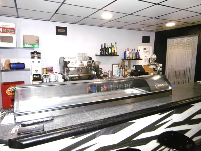 SOLAR CON LOCAL COMERCIAL EN PLANTA BAJA ACTUALMENTE CON NEGOCIO DE BAR — 16