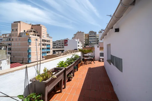 VENTA PISO CON TERRAZA — 33