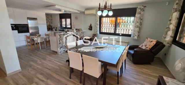 Amplia vivienda de 214 m² en una parcela de más de 900 m² en - foto 5