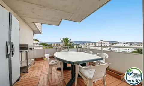 Ático de 61 m2, con 60 m2 de terraza-solarium, LICENCIA TURISTICA.
