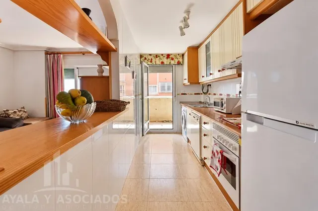 Apartamento en venta con terraza, piscina comunitaria y plaza de garaje, en la manga del mar menor, zona del estacio — 12