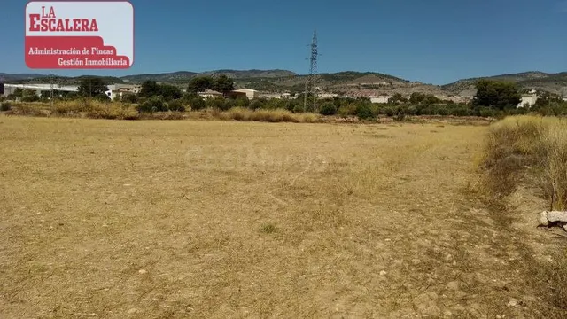 Parcela rústica en Ibi para alquilar. Dispone de pozo y dere - foto 3