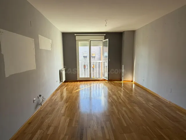 Piso en venta en la Avda de los Escritores de Ponferrada - foto 3