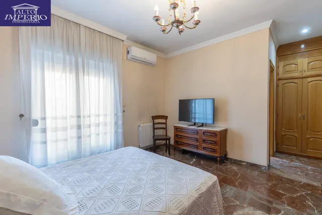 Casa en esquina en venta en Las Gabias — 30