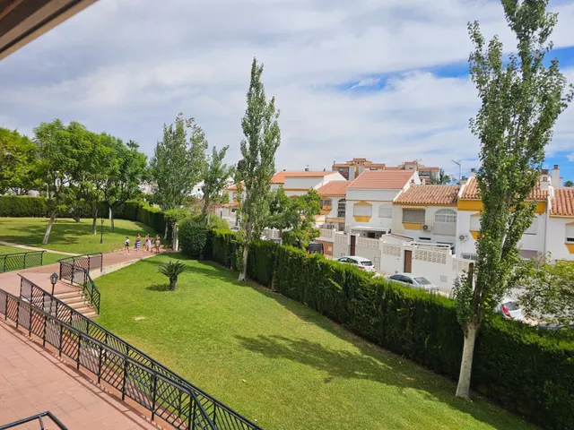 Piso familiar con Garaje, Trastero y Piscina en El Pinillo, a 800 Metros del Mediterráneo — 3