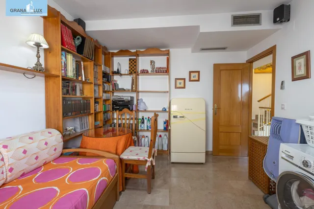 Adosada con 4 dormitorios, amplias terrazas y vistas a Granada y sierra nevada — 33