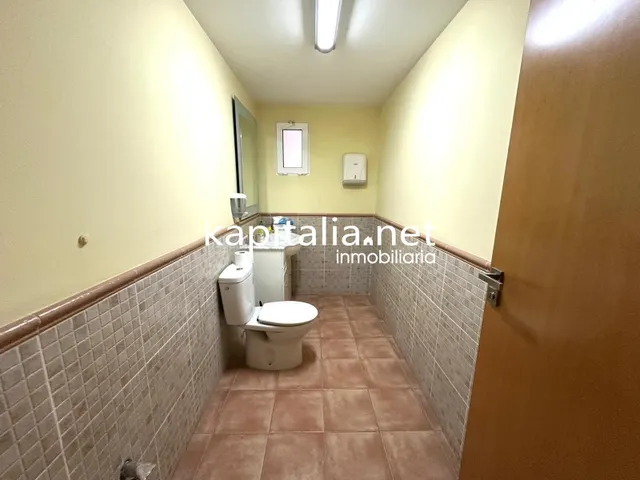 Amplia oficina en alquiler y venta en Ontinyent (Valencia) — 3