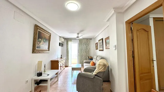 Apartamento de 2 dormitorios y 1 baño con garaje en el centr - foto 2