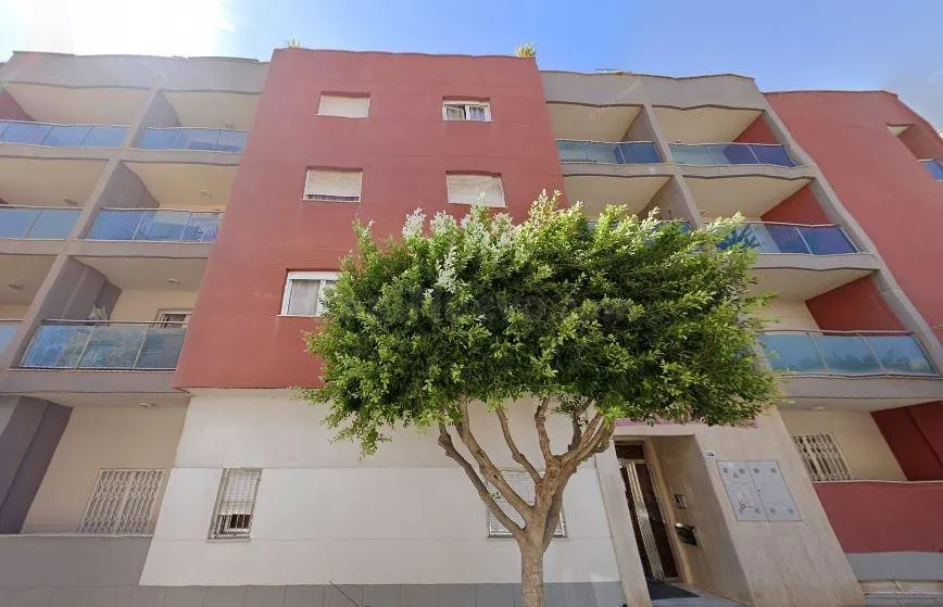 SE VENDE piso OKUPADA en Calle Toledo Nº 136 Ejido (El) (Almería)