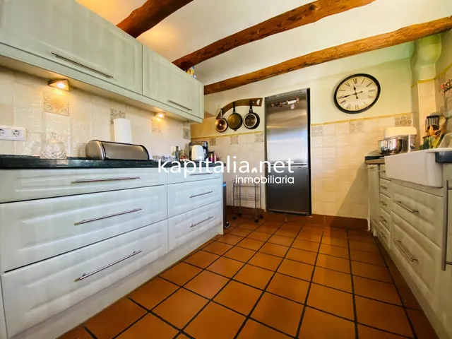 Casa de pueblo en Tollos - foto 4