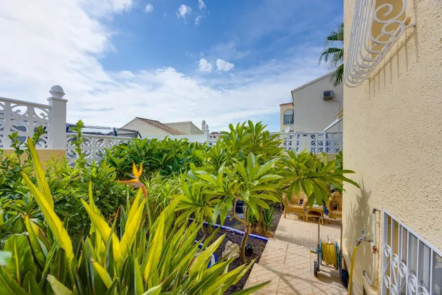 Venta de Villa Independiente con piscina Villamartín Orihuela Costa — 13