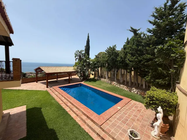 Villa de 5 dormitorios con vistas al mar en Benalmádena, Cos - foto 4