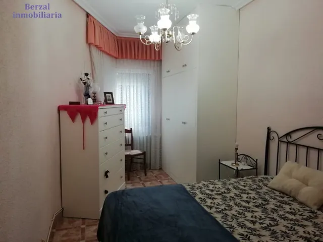 PISO AMPLIO EN LAS PEATONALES — 18