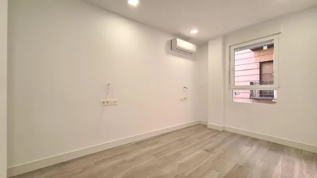 Apartamento SIN AMUEBLAR de un dormitorio y completamente reformado en la Plaza Cetina — 13