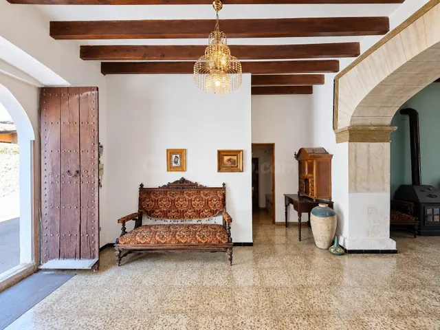 Casa señorial a reformar con bodegas, gran patio y garaje en Consell — 3