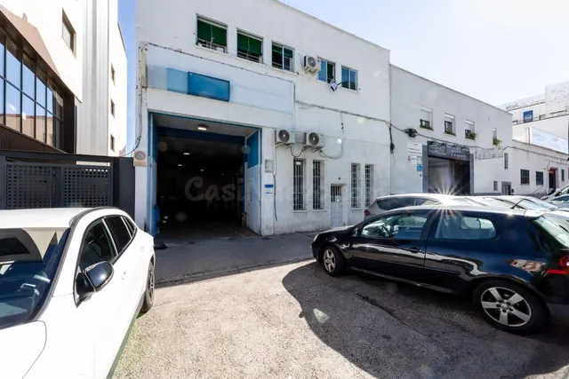 Nave industrial en alquiler en Madrid – Calle Miguel Yuste, 