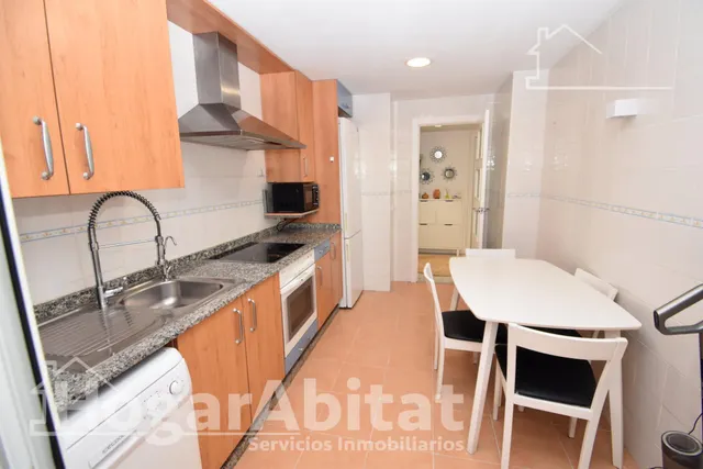 Luz, amplitud y confort familiar en este exclusivo piso esquinero en residencial con piscina, garaje y trastero — 16