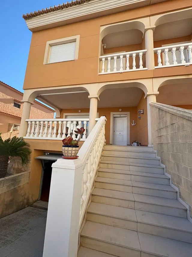 Chalet pareado con vistas al mar en Playa del Rey: un hogar junto al Mediterráneo para todo el año — 10