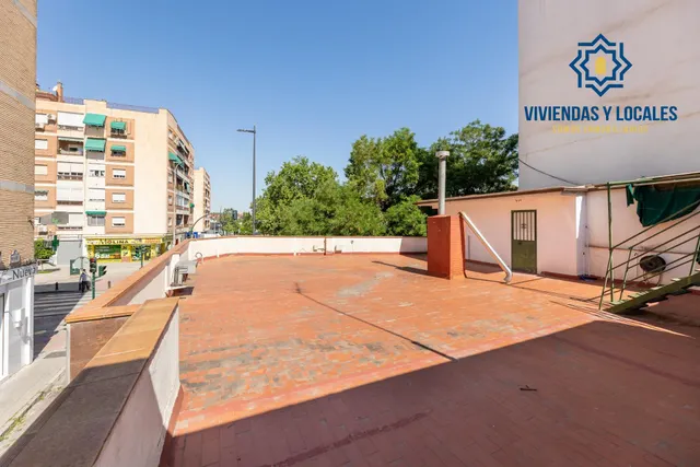 Local + vivienda en Avda. Cadiz — 30