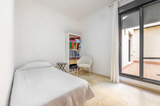 ¡Vive el Centro sin ruido! 180m2 construidos, 4 dormitorios, patio, garaje y trastero en calle Inocentes — 18