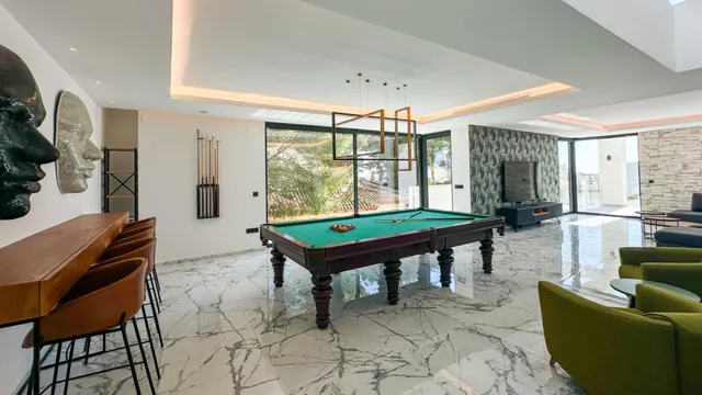 Villa 4 habitaciones 527m² en venta - Villamartin — 41