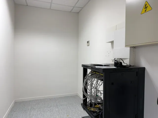 Oficinas en la zona de gran via 2 exteriores diafana con pk — 7