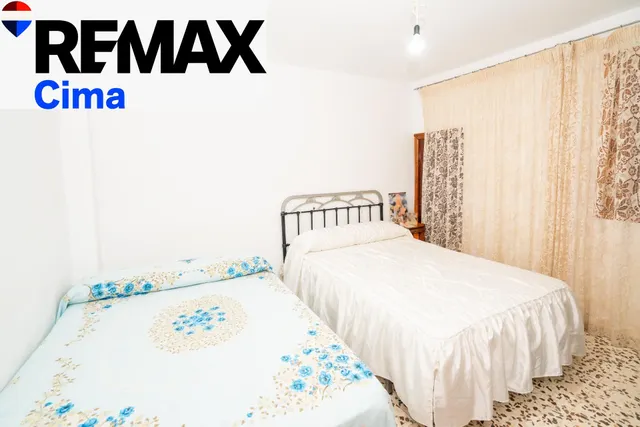 CASA CON PATIO, ALMACÉN Y PLANTA BAJA COMPLETA EN ZÚJAR — 9