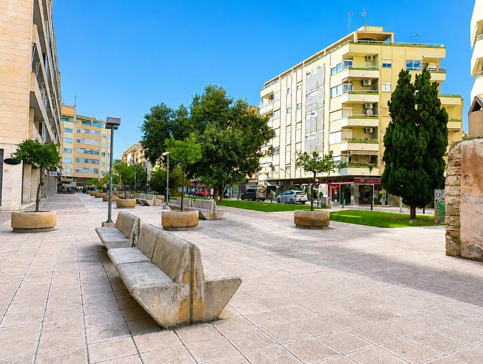 Local comercial con terraza exclusiva en Calle Industria 15 - (Los Molinos)