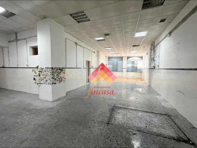¡SE ALQUILA LOCAL COMERCIAL EN AVENIDA DE MÁLAGA! - foto 2