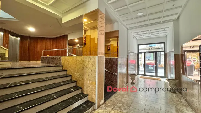 Luz, amplitud y comodidad: 147 m2 reformados en una séptima  - foto 3