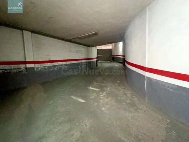 SE ALQUILAN DOS PLAZAS DE GARAJE DE 12 METROS CUADRADOS JUNT - foto 2