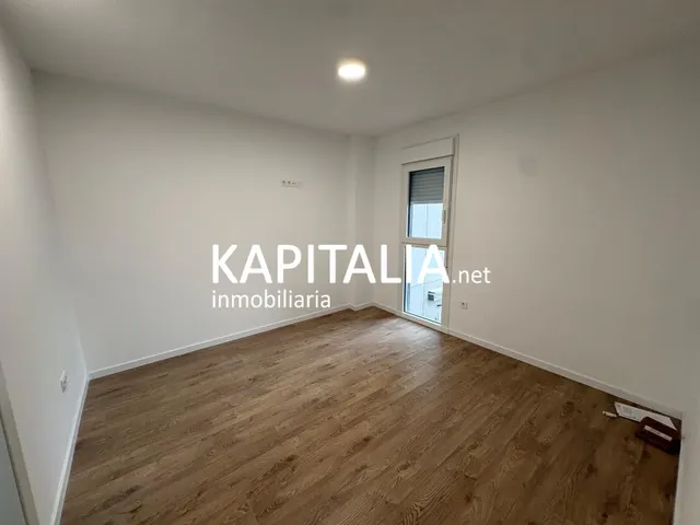 Alquiler de piso de obra nueva a estrenar, libre de gastos de comunidad con garaje y trastero zona corts valencianes — 12
