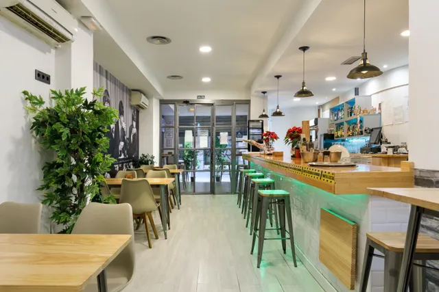 ESTUPENDO LOCAL EN EL CENTRO DE LA CAPITAL — 8