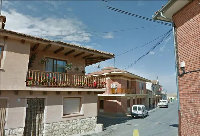 SOLAR URBANO EN EL PUEBLO - foto 2