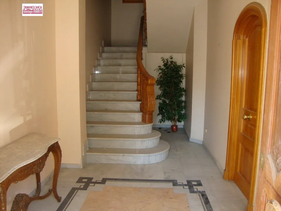 VENTA DE VIVIENDA UNIFAMILIAR EN BENIFAIO                  ACCESO POR DOS CALLES