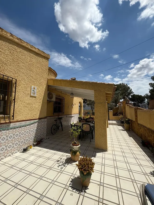 CHALET EN ORIHUELA COSTA CON GRAN PARCELA Y PISCINA PRIVADA — 49